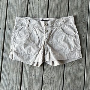 Women’s tan shorts size 6